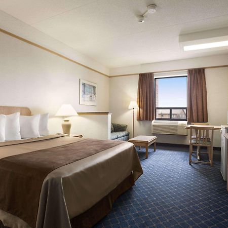 Travelodge By Wyndham Chatham Екстер'єр фото