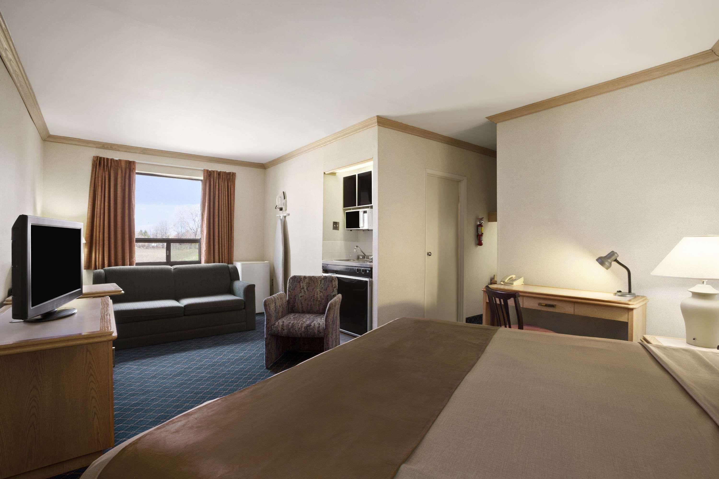 Travelodge By Wyndham Chatham Екстер'єр фото