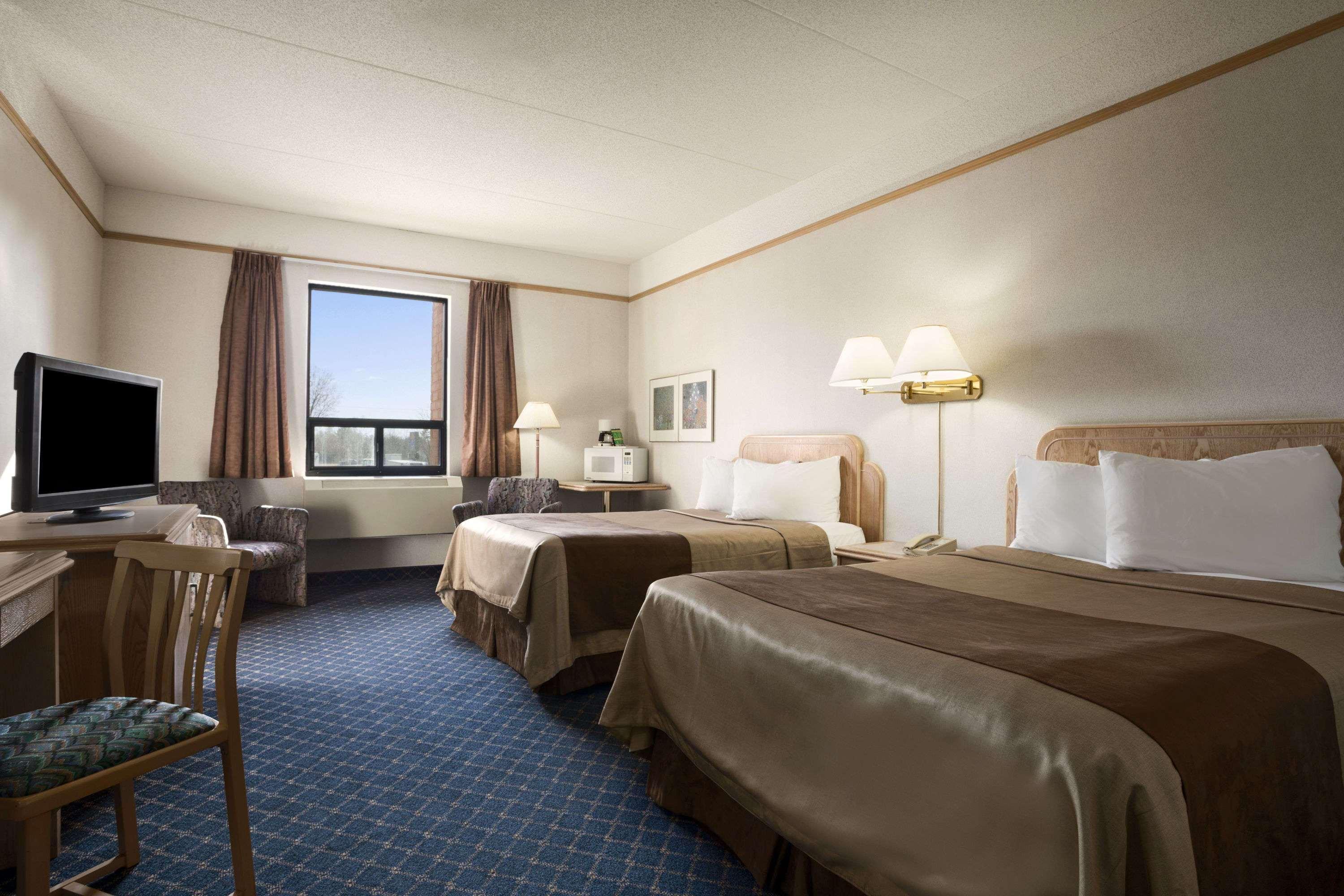 Travelodge By Wyndham Chatham Екстер'єр фото