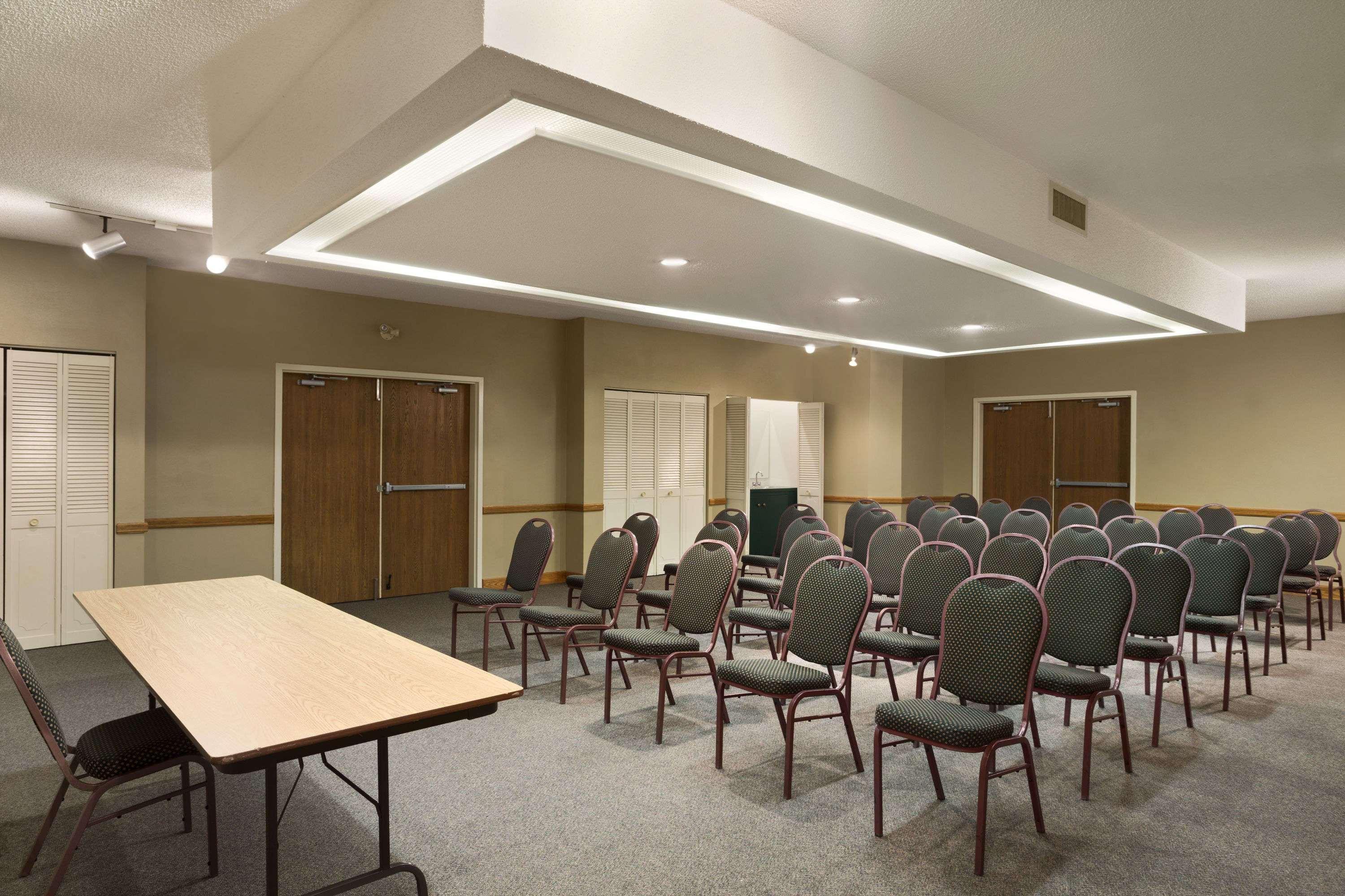 Travelodge By Wyndham Chatham Екстер'єр фото