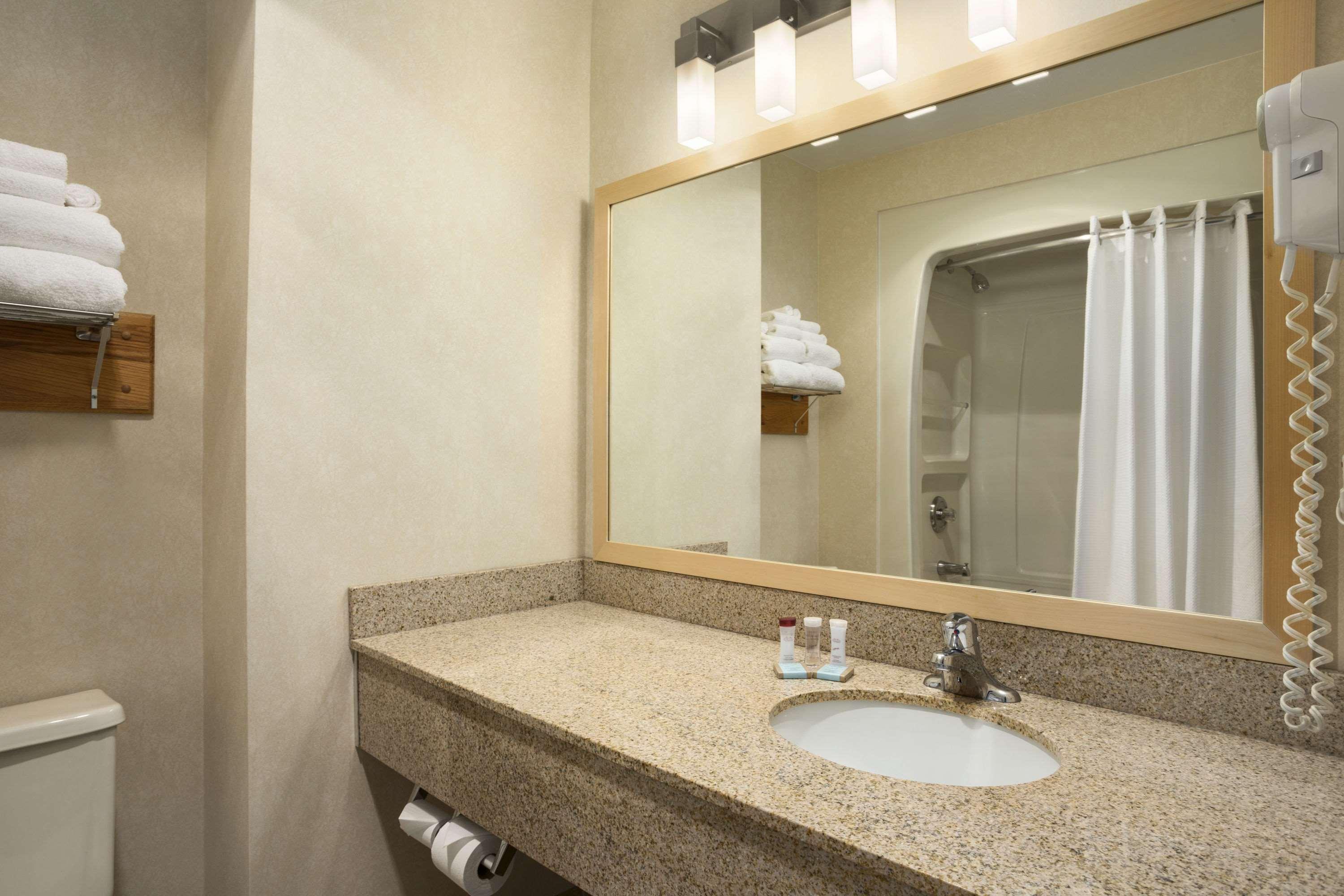 Travelodge By Wyndham Chatham Екстер'єр фото