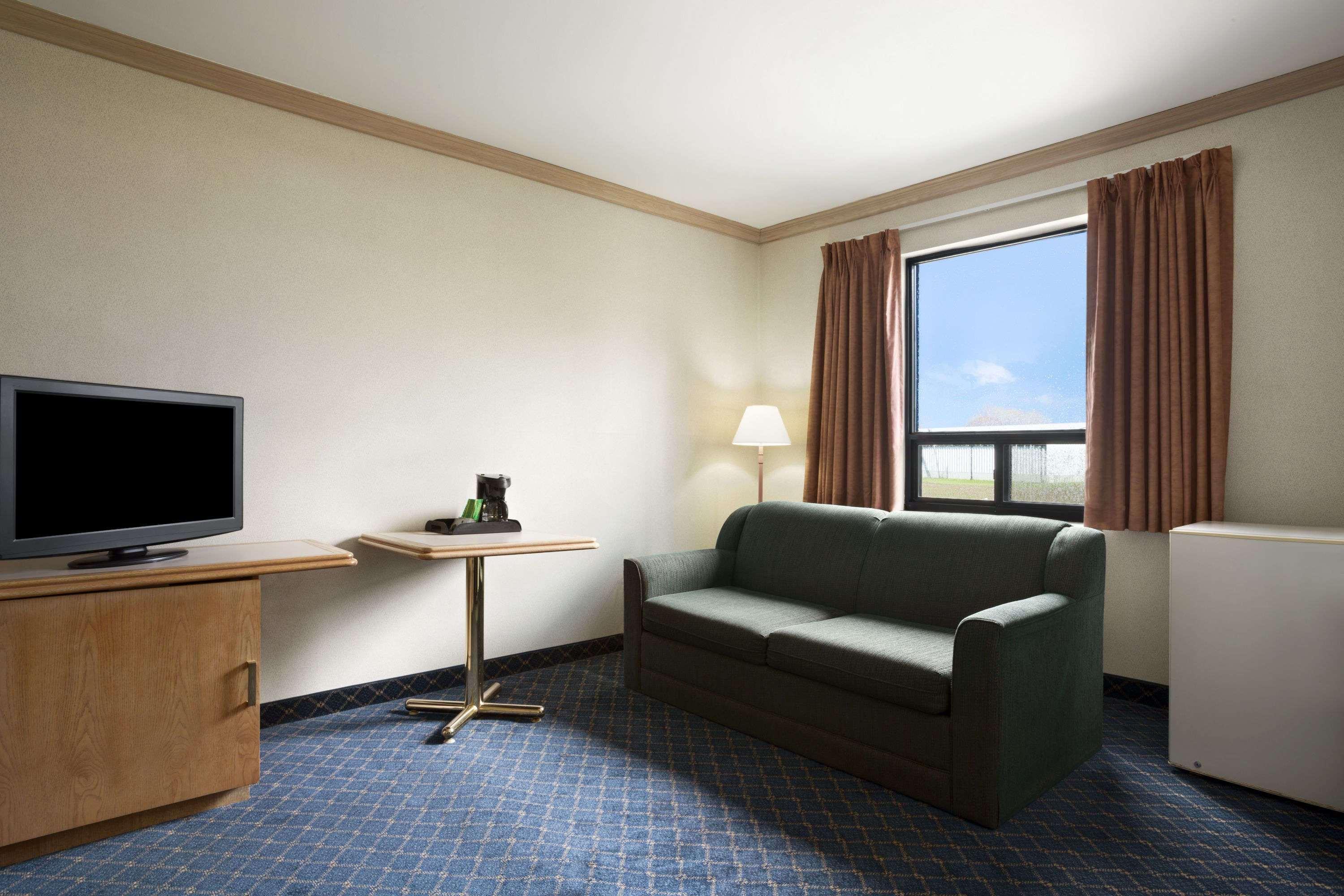 Travelodge By Wyndham Chatham Екстер'єр фото