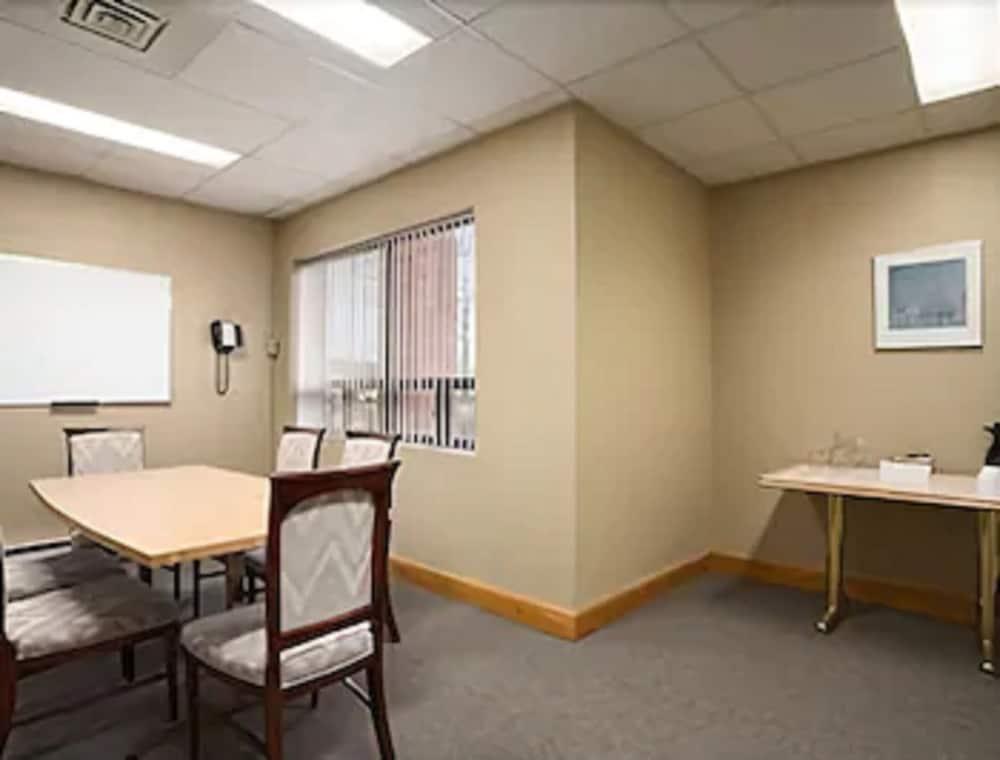 Travelodge By Wyndham Chatham Екстер'єр фото